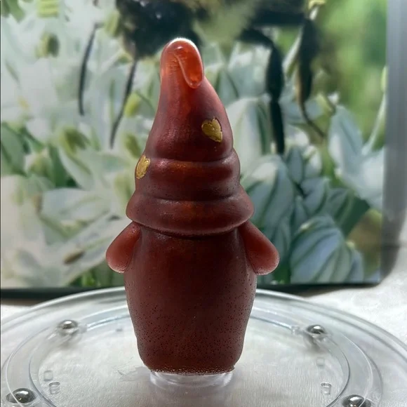 Unique Resin Love Gnome Figurine - Red and Gold - Picture 5 of 9